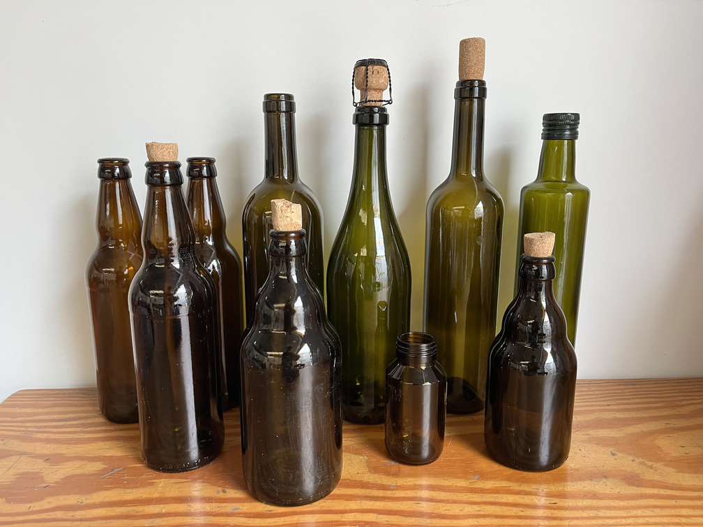 BOTELLAS VARIADAS VERDES Y MARRONES